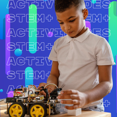 Niño observando dispositivo de robótica 