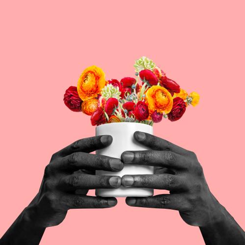 Mano y flores