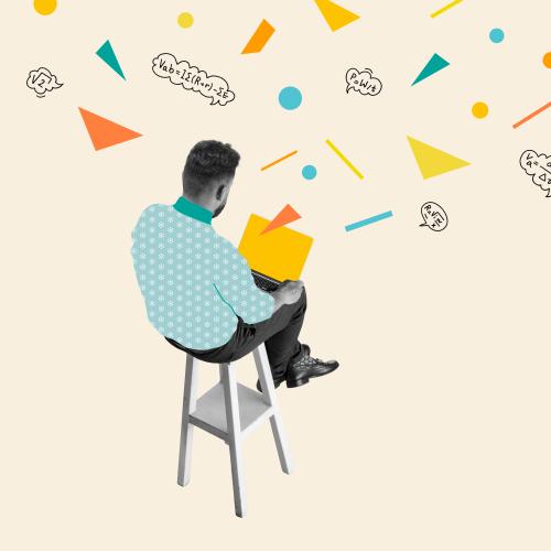 Hombre revisando computador