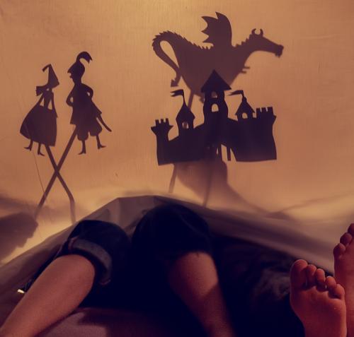 Titeres y sombras