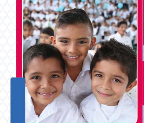 Cara tres niños con camisa blanca