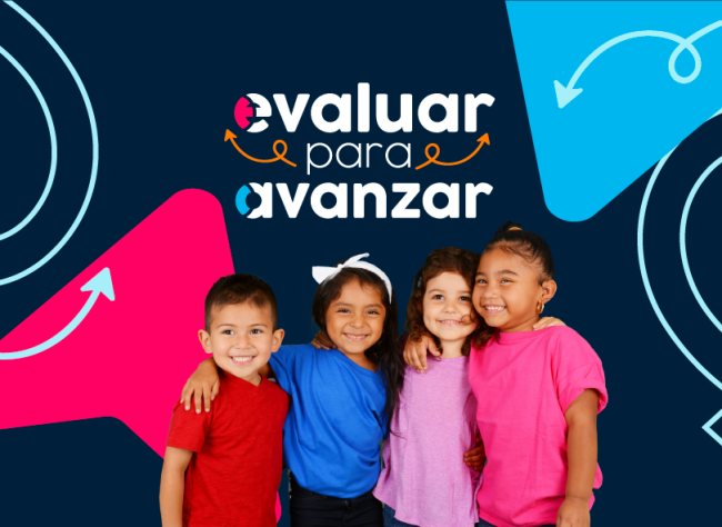 Portada Colección Evaluar para Avanzar Imagen de tres niñas y un niño con texto de Evaluar para Avanzar